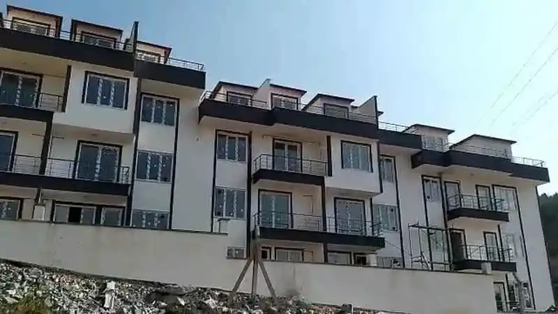 Kocaeli İzmit, Kocaeli PEN tarafından komple bir sitenin tüm balkonlarına ve merdivenlerine montajı yapılmış, modern ve güvenli alüminyum küpeşte ve tırabzan sistemleri. Alikahya Küpeşte