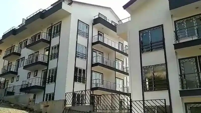 Kocaeli İzmit, Kocaeli PEN tarafından komple bir sitenin tüm balkonlarına ve merdivenlerine montajı yapılmış, modern ve güvenli alüminyum küpeşte ve tırabzan sistemleri. Alikahya Küpeşte