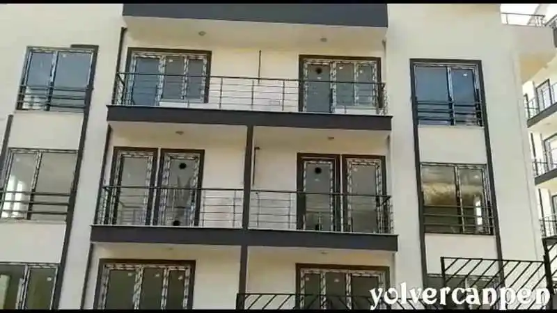 Kocaeli İzmit, Kocaeli PEN tarafından komple bir sitenin tüm balkonlarına ve merdivenlerine montajı yapılmış, modern ve güvenli alüminyum küpeşte ve tırabzan sistemleri. Alikahya Küpeşte