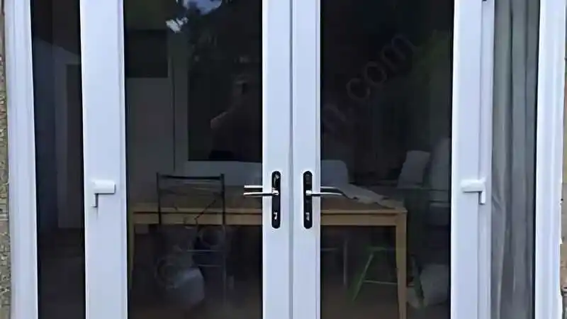 antrasit, geniş, alüminyum giriş kapısı.