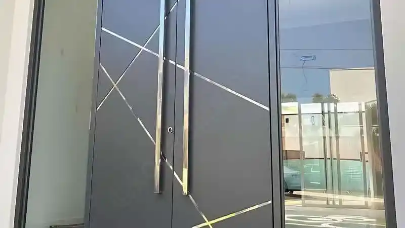 Kocaeli PEN tarafından uygulanan alüminyum giriş kapılar