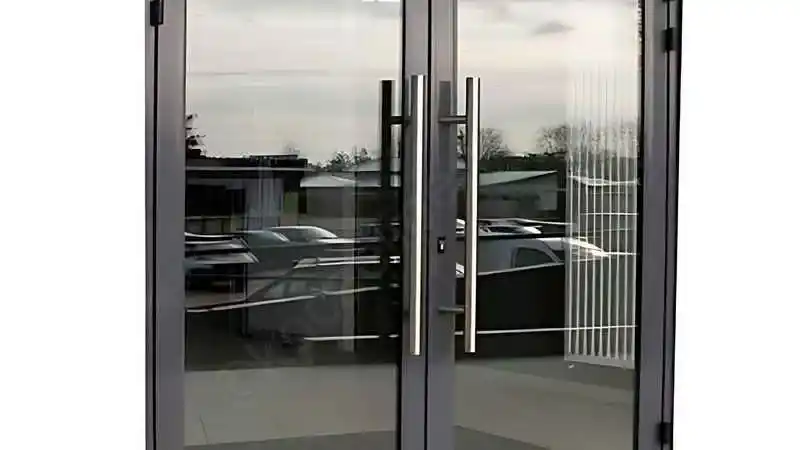 antrasit, geniş, alüminyum giriş kapısı.