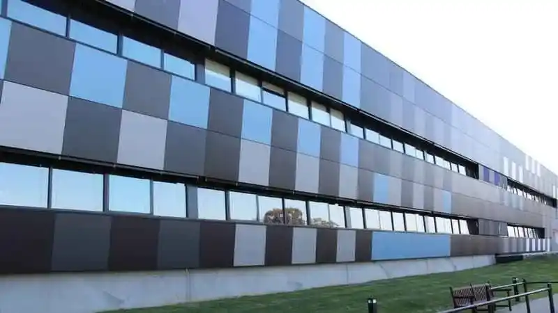 Kocaeli kurumsal bina gümüş antrasit renkli modern alüminyum kompozit cephe giydirme uygulamaları