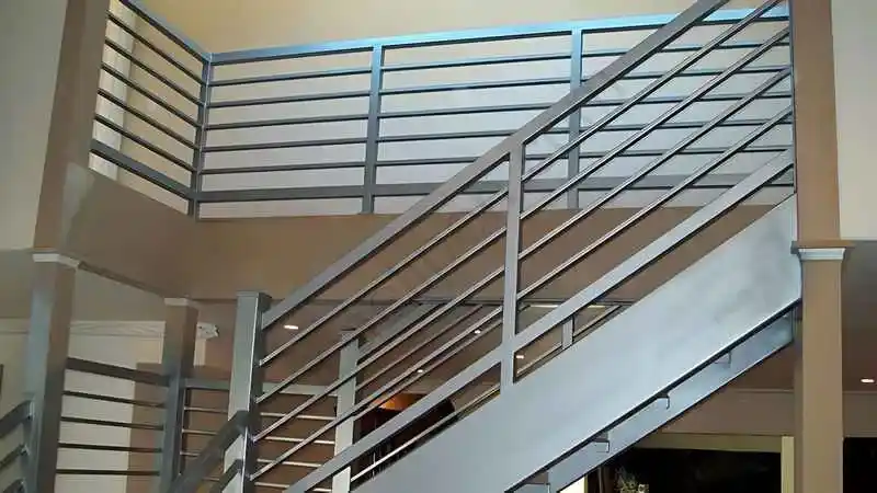 Kocaeli'de balkon, merdiven ve teraslarınız için modern, paslanmaz ve güvenli alüminyum küpeşte