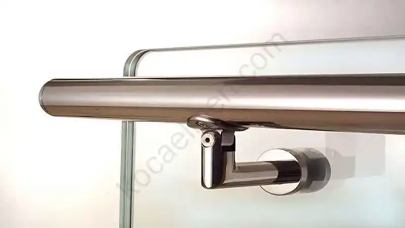 Kocaeli'de bir sitede camlı ve profilli alüminyum küpeşte korkuluk sistemi.