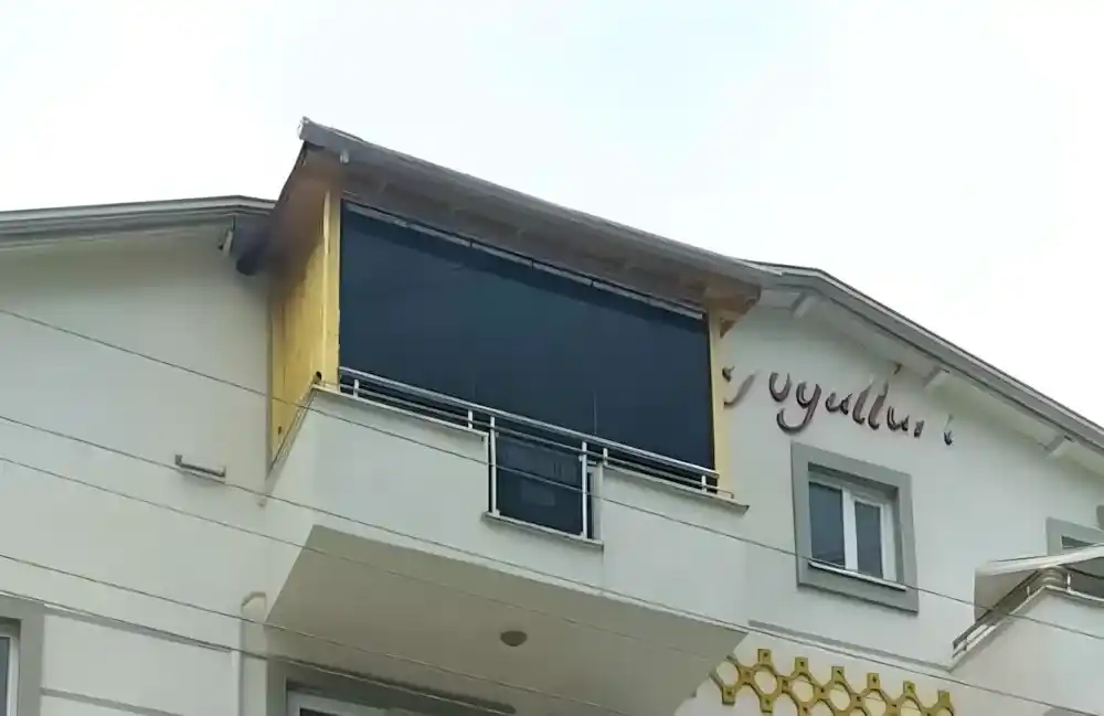 Kocaeli Alikahya Cam Balkon. Kocaeli PEN tarafından aynı konut için montajı yapılmış, üç ayrı modern ve fonksiyonel katlanır cam balkon sistemi.