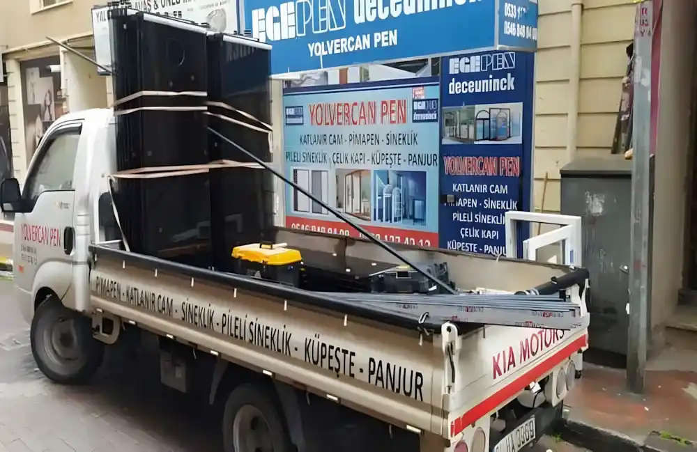 Kocaeli Alikahya Cam Balkon. Kocaeli PEN tarafından aynı konut için montajı yapılmış, üç ayrı modern ve fonksiyonel katlanır cam balkon sistemi.