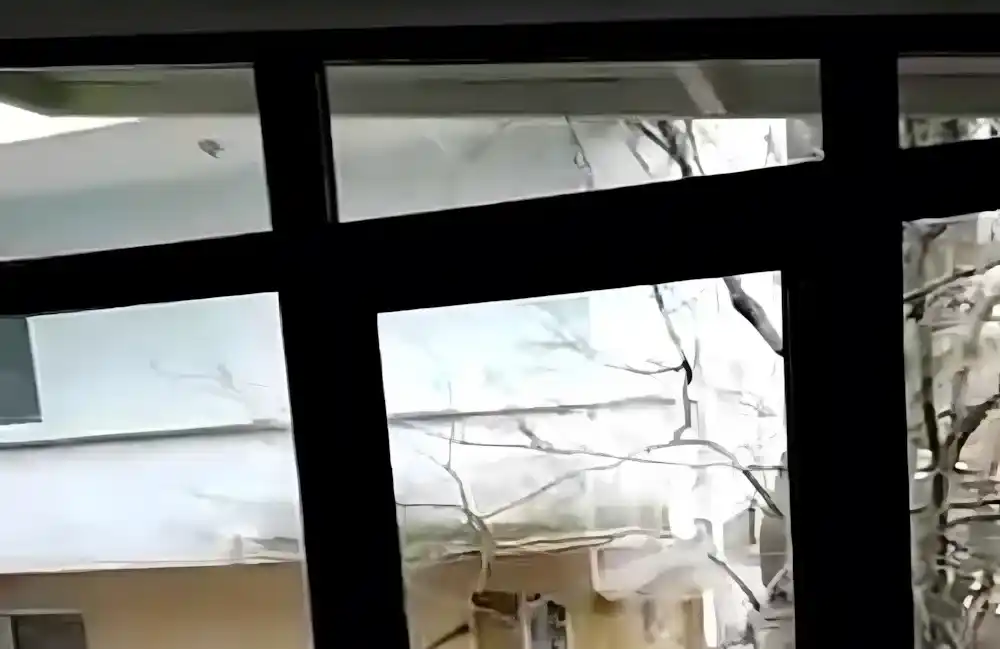 Çenesuyu Cam Balkon & PVC Kapatma, Kocaeli PEN tarafından yapılan, antrasit renkli Egepen PVC pencereler ve katlanır cam balkon