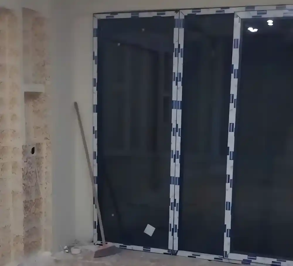 Dilovası Alüminyum Küpeşte. Kocaeli PEN tarafından yapılan; modern alüminyum küpeşte, devasa sürme pimapen ve Egepen kapı/pencere sistemlerinin bir arada uygulandığı komple daire dönüşüm projesi.