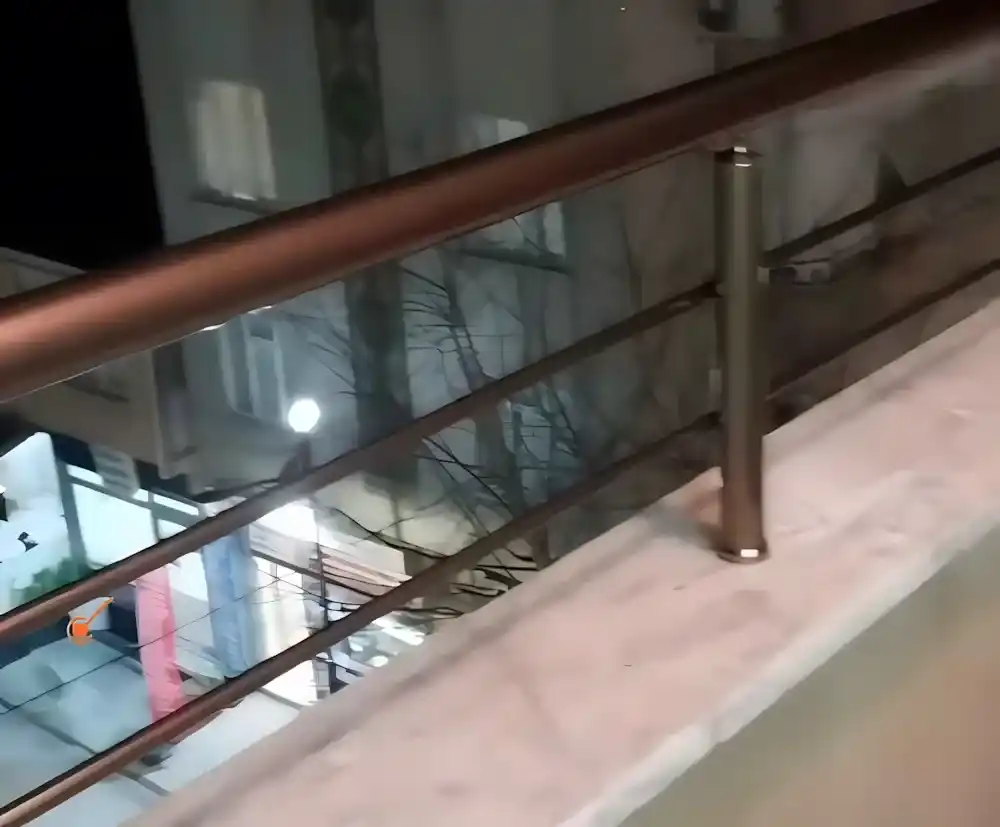 Dilovası Alüminyum Küpeşte. Kocaeli PEN tarafından yapılan; modern alüminyum küpeşte, devasa sürme pimapen ve Egepen kapı/pencere sistemlerinin bir arada uygulandığı komple daire dönüşüm projesi.