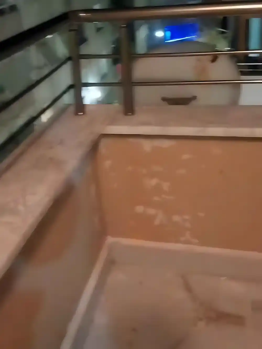 Dilovası Alüminyum Küpeşte. Kocaeli PEN tarafından yapılan; modern alüminyum küpeşte, devasa sürme pimapen ve Egepen kapı/pencere sistemlerinin bir arada uygulandığı komple daire dönüşüm projesi.