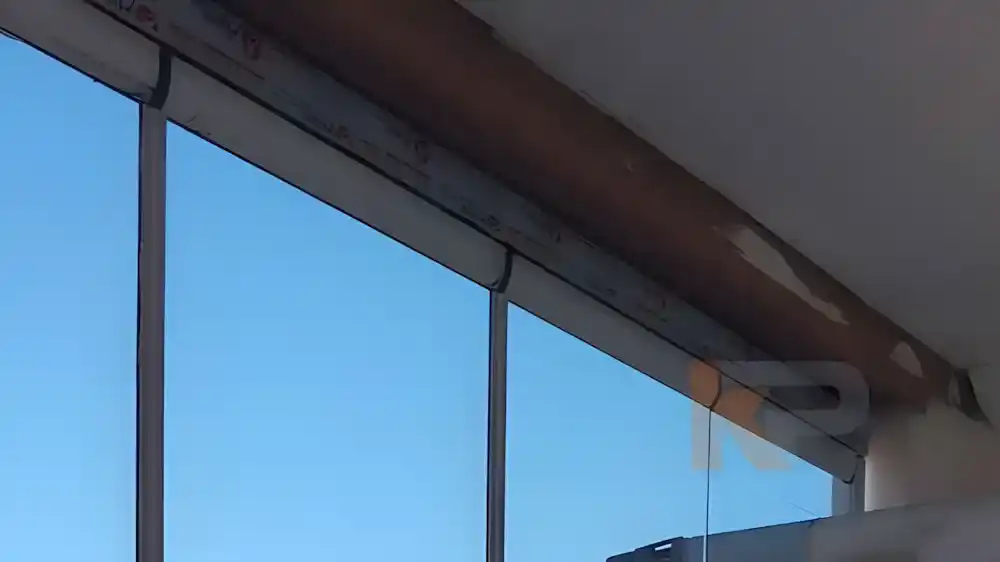 Dilovası Katlanır Cam Kocaeli PEN tarafından üç katlı bir binanın ikinci ve üçüncü kat balkonlarına montajı yapılmış, modern ve estetik katlanır cam sistemleri.