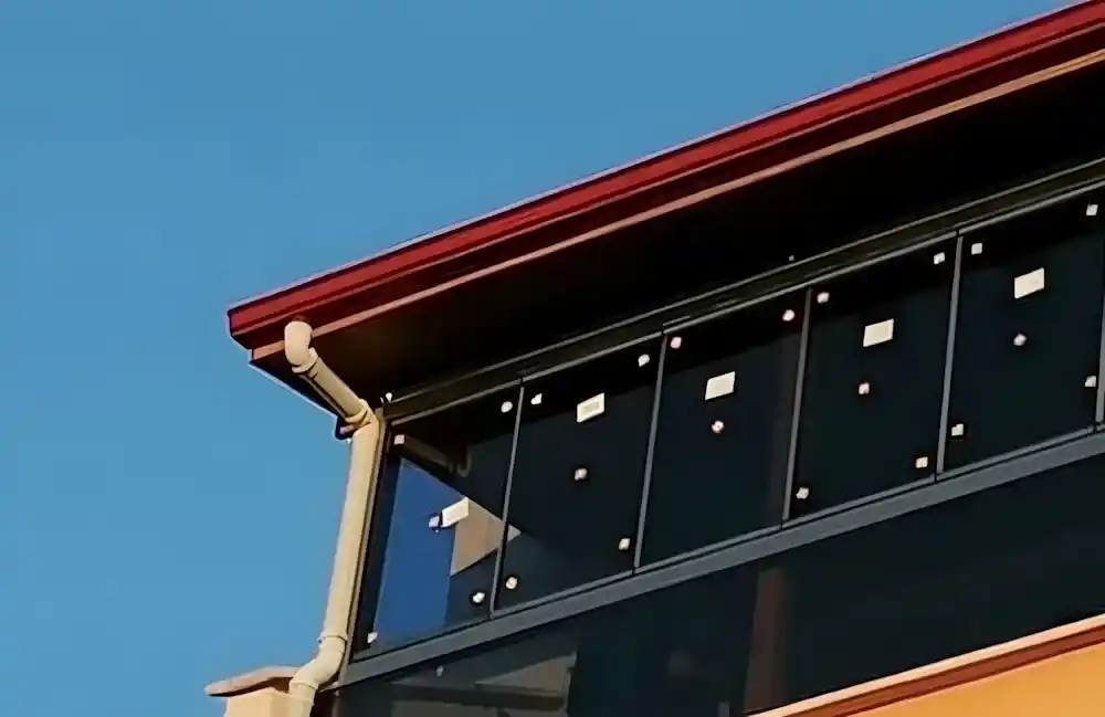 Kocaeli Gölcük Cam Balkon füme renkli, ısıcamlı ve temperli, modern katlanır cam balkon sistemi.