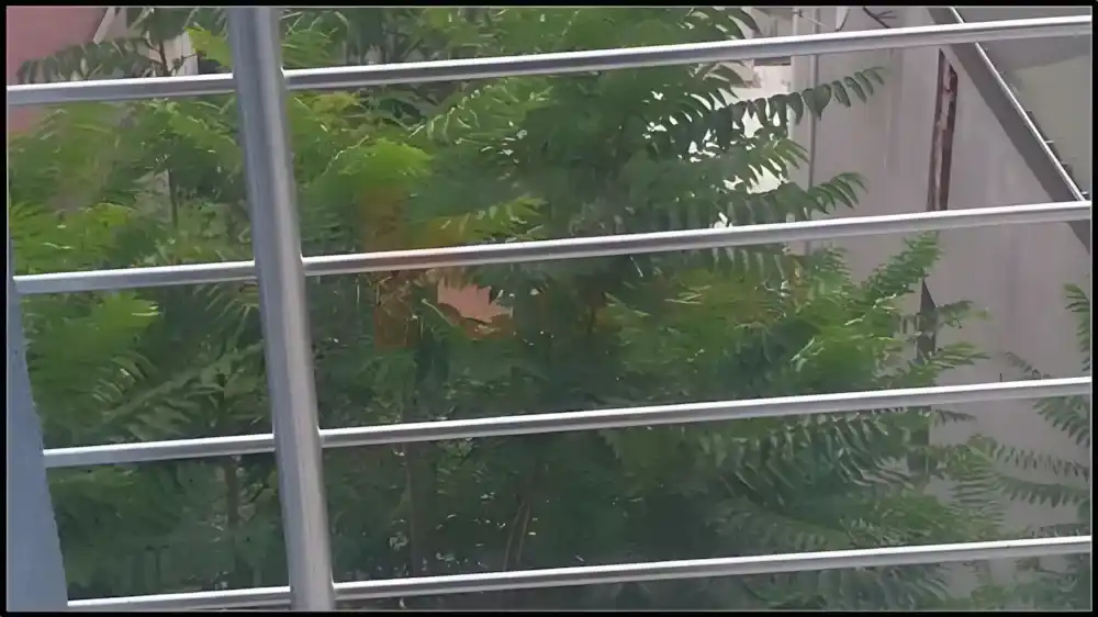 Kocaeli PEN tarafından Bağçeşme Korkuluk projesi. merdiven ve balkonlarına montajı yapılmış, estetik ve güvenli alüminyum korkuluk ve tırabzan sistemleri.