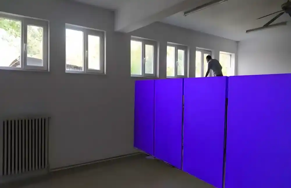 Kocaeli İzmit Kullar alüminyum kapıları ve pvc pencere takılan bir binanın dış cephesi. 60 adet Egepen PVC pencere ve 3 adet alüminyum kapı uygulaması.