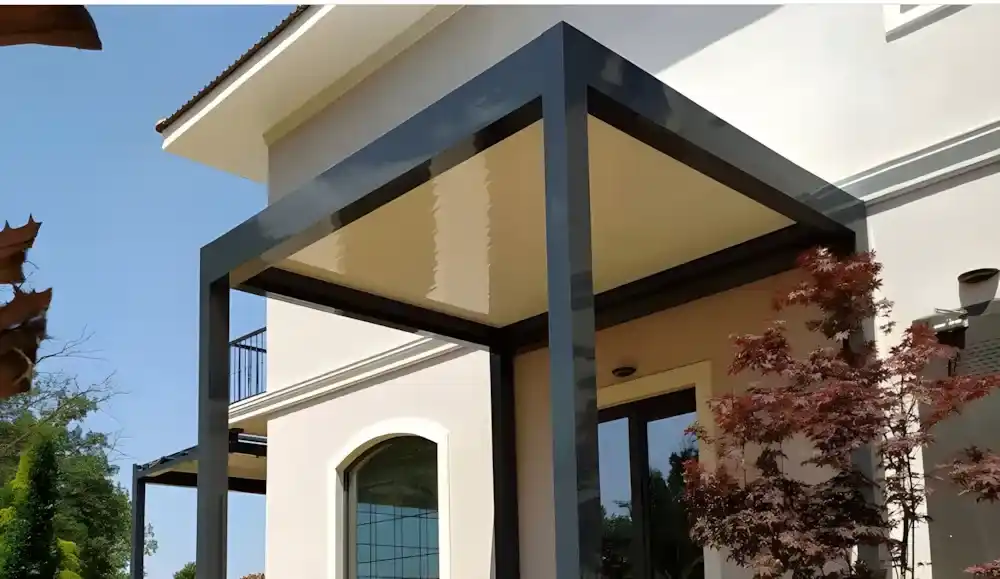 Kocaeli uzaktan kumandalı, LED aydınlatmalı, açılır-kapanır tavanlı modern pergola tente sistemi.
