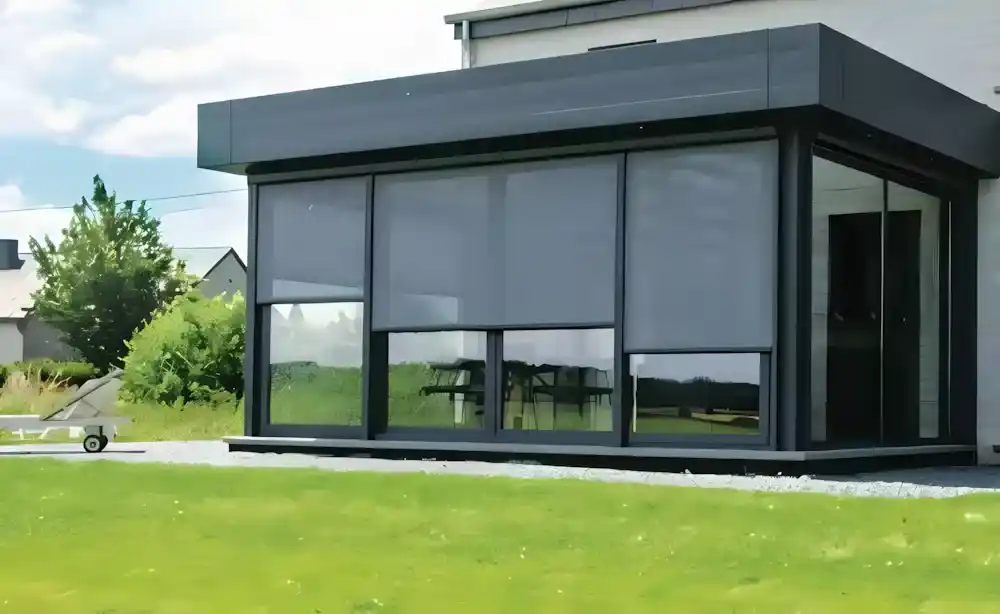 Kocaeli uzaktan kumandalı, LED aydınlatmalı, açılır-kapanır tavanlı modern pergola tente sistemi.