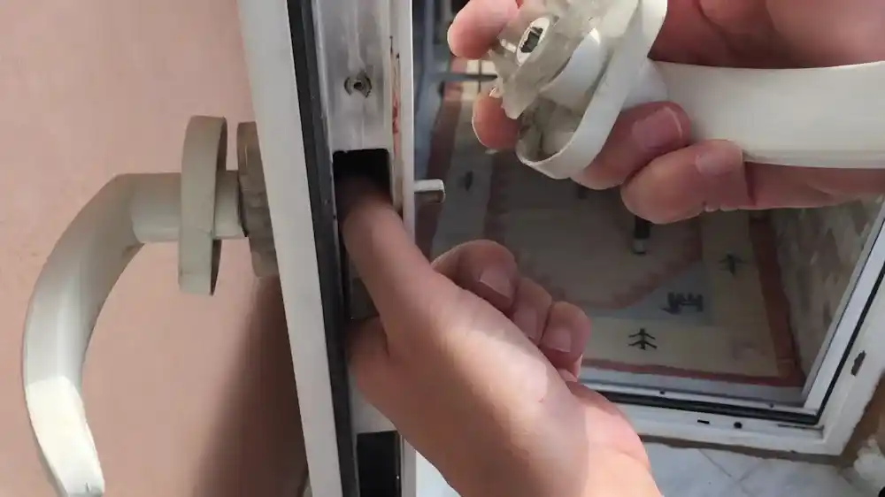 Kocaeli PEN kapanmayan PVC tamiri pencere ispanyolet kilit mekanizması tamiri