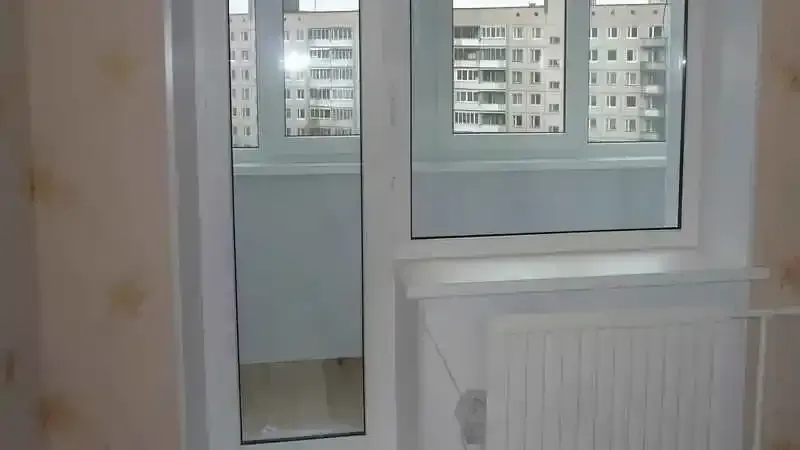 Kocaeli PVC Kapı. Montajı yapılmış, camlı PVC dış kapı modeli.