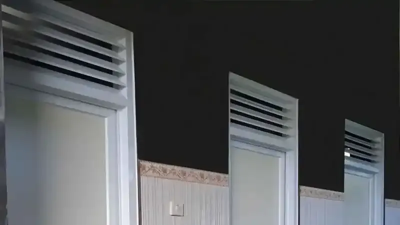 Kocaeli PVC Kapı. Montajı yapılmış, camlı PVC dış kapı modeli.