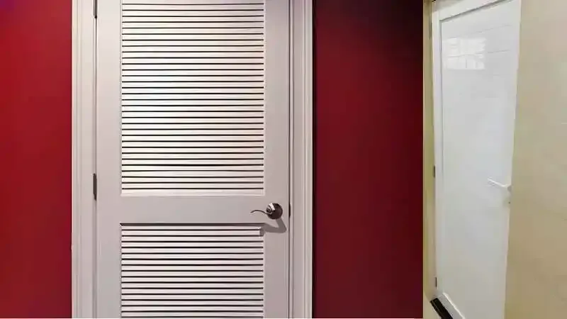 Kocaeli PVC Kapı. Montajı yapılmış, camlı PVC dış kapı modeli.