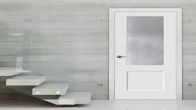 Kocaeli PVC Kapı. Montajı yapılmış, camlı PVC dış kapı modeli.