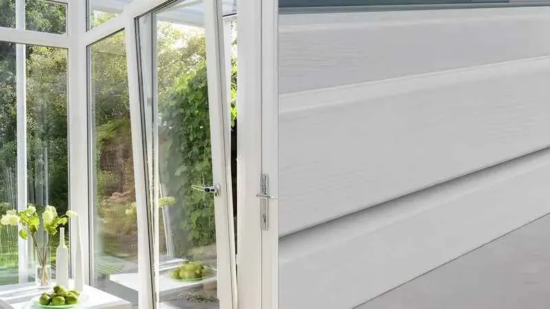 Kocaeli'de Kocaeli PEN tarafından monte edilmiş antrasit renkli modern PVC pencere sistemi.