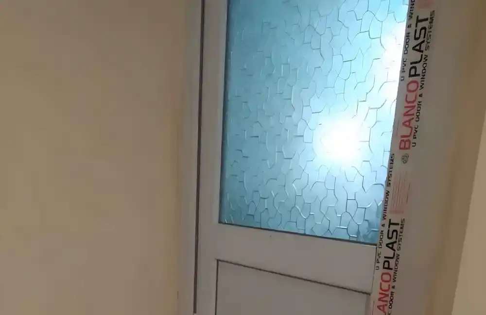 Başiskele PVC Kapı. Damlar Camii’nde lavabolara uygulanan Egepen PVC kapı sistemi