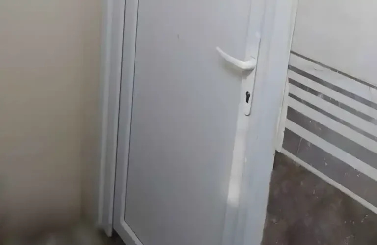 Başiskele PVC Kapı. Damlar Camii’nde lavabolara uygulanan Egepen PVC kapı sistemi