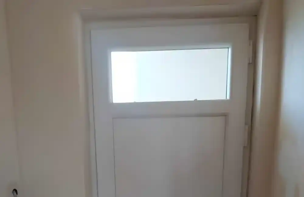 Başiskele PVC Kapı. Damlar Camii’nde lavabolara uygulanan Egepen PVC kapı sistemi