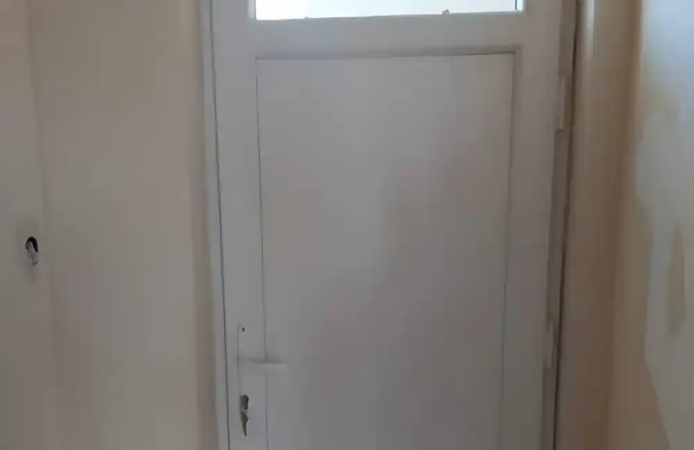 Başiskele PVC Kapı. Damlar Camii’nde lavabolara uygulanan Egepen PVC kapı sistemi