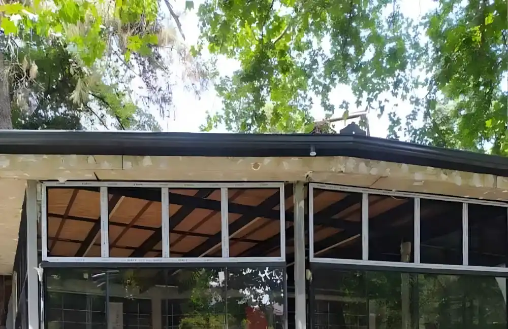 Kocaeli İzmit Kompozit Cephe, Kocaeli PEN ekibinin bir işletmenin dış cephesine alüminyum kompozit panel giydirme uygulamasının montaj aşaması.