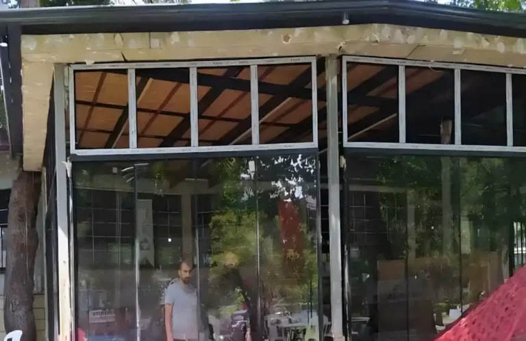 Kocaeli İzmit Kompozit Cephe, Kocaeli PEN ekibinin bir işletmenin dış cephesine alüminyum kompozit panel giydirme uygulamasının montaj aşaması.