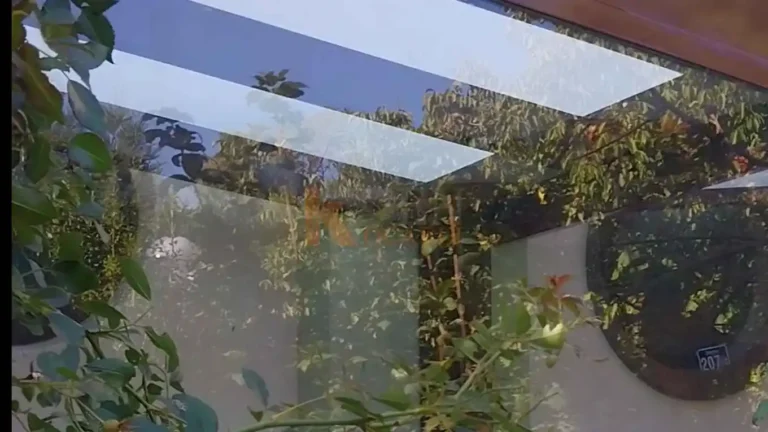 Kocaeli Başiskele Cam Tavan proemiz. Kocaeli PEN tarafından modern bir villanın terasına montajı yapılmış, alüminyum taşıyıcılı, şık ve aydınlık cam tavan pergola sistemi.