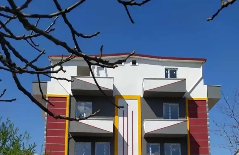 Kartepe Emek Evler’de Egepen PVC pencere ve kapı montajı yapılan bina görünümü