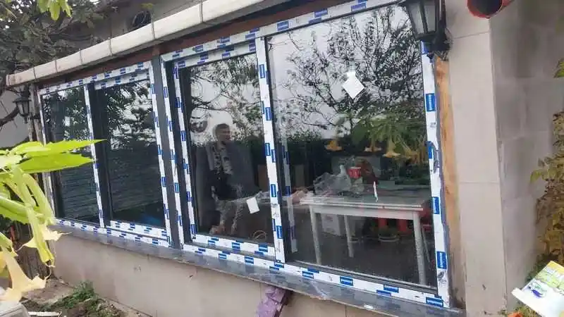 Bağçeşme’de dört kanatlı sürgülü pimapen balkon kapama uygulaması