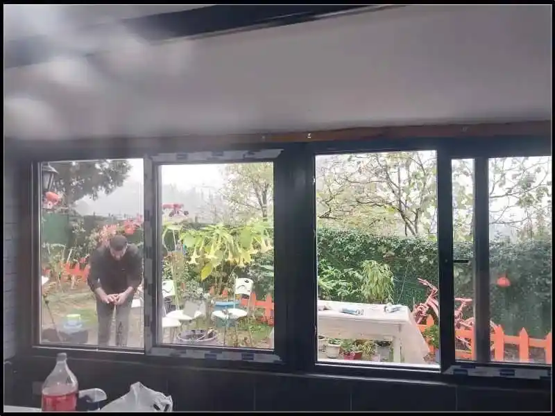 Bağçeşme’de dört kanatlı sürgülü pimapen balkon kapama uygulaması