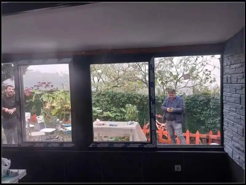 Bağçeşme’de dört kanatlı sürgülü pimapen balkon kapama uygulaması