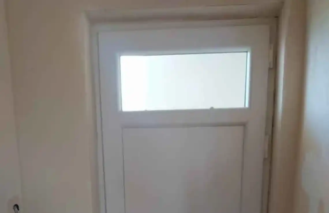 Başiskele Damlar Camii’nde başiskele pvc pencere projesi Egepen PVC pencere ve lavabo kapısı montajı