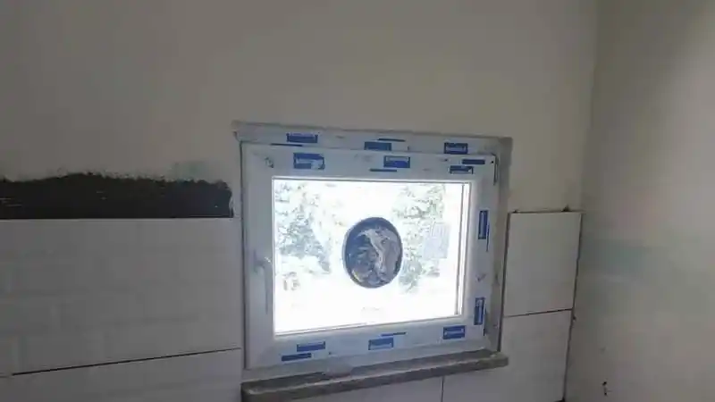 Başiskele Damlar Camii’nde başiskele pvc pencere projesi Egepen PVC pencere ve lavabo kapısı montajı