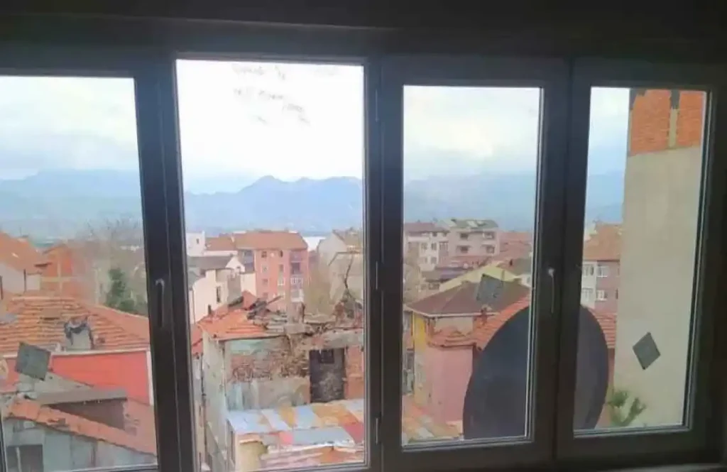 Çukurbağ Mahallesi’nde Egepen PVC pencere ve cam balkon montajı. Çukurbağ PVC Pencere