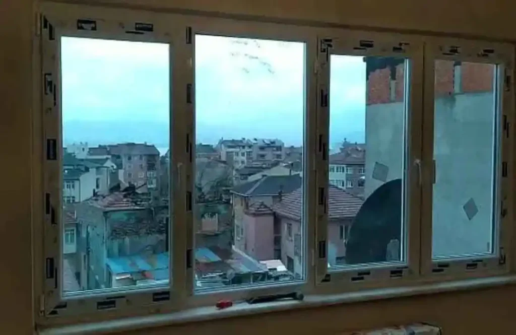 Çukurbağ Mahallesi’nde Egepen PVC pencere ve cam balkon montajı. Çukurbağ PVC Pencere