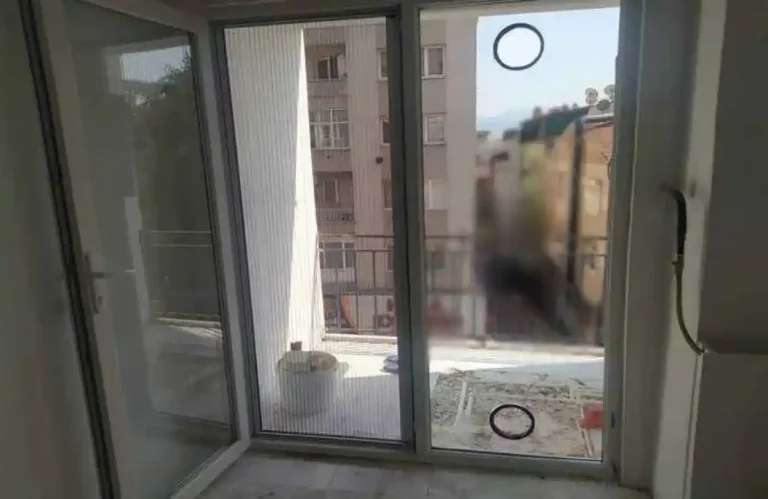 Çukurbağ PVC Pencere Kapı Sineklik Egepen PVC pencere, kapı ve sineklik montajı yapılan bina görünümü 