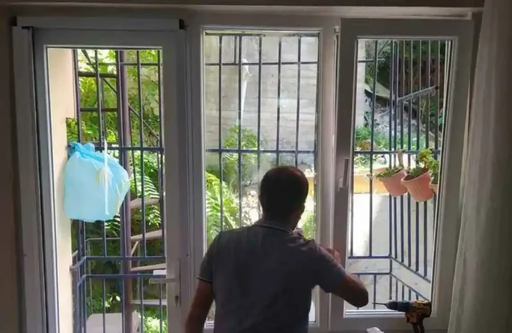 Çukurbağ PVC Pencere Kapı Sineklik Egepen PVC pencere, kapı ve sineklik montajı yapılan bina görünümü 