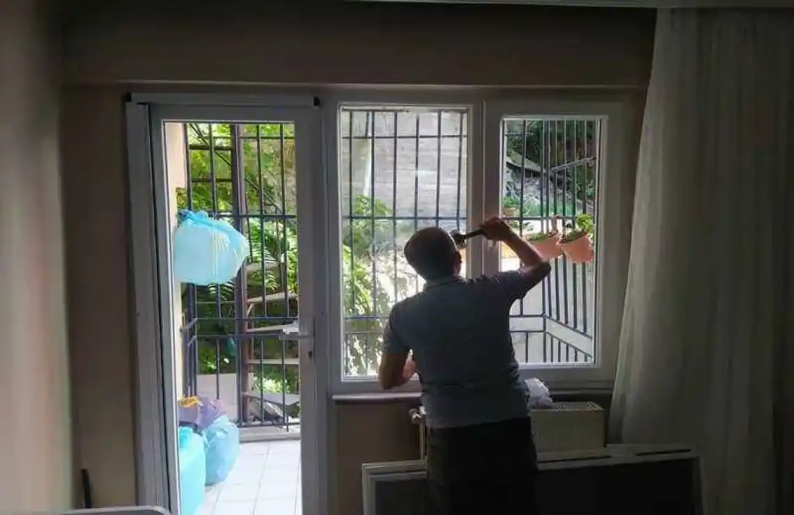 Çukurbağ PVC Pencere Kapı Sineklik Egepen PVC pencere, kapı ve sineklik montajı yapılan bina görünümü 