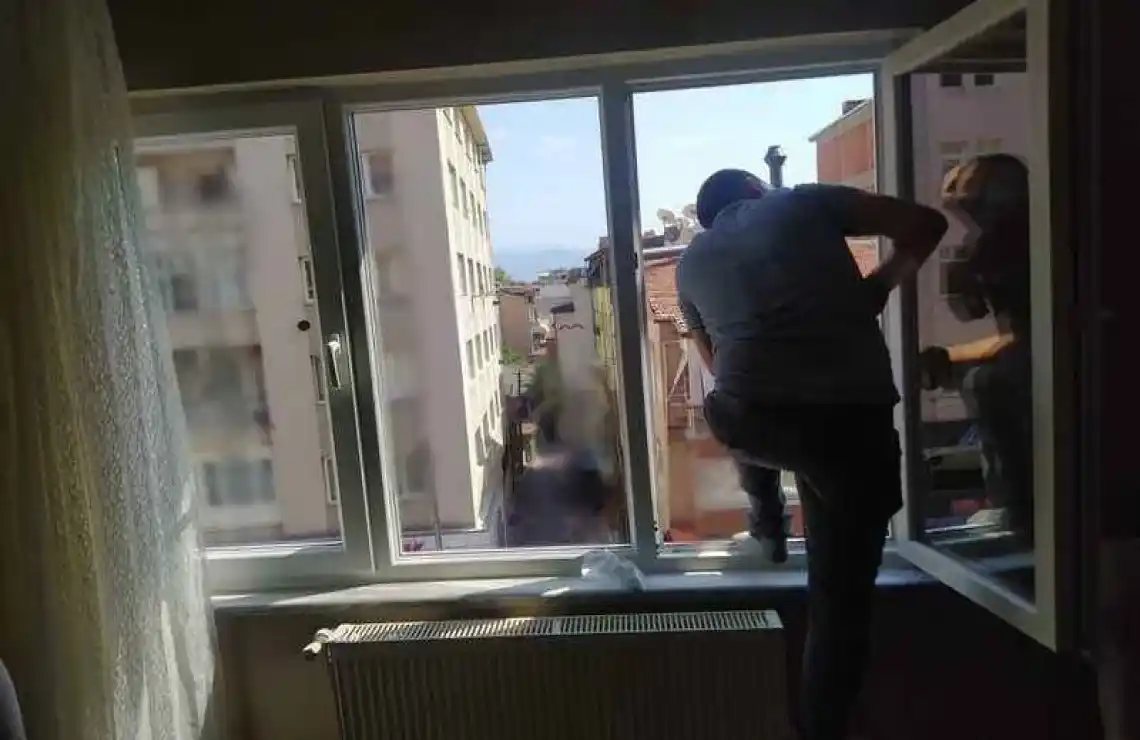 Çukurbağ PVC Pencere Kapı Sineklik Egepen PVC pencere, kapı ve sineklik montajı yapılan bina görünümü