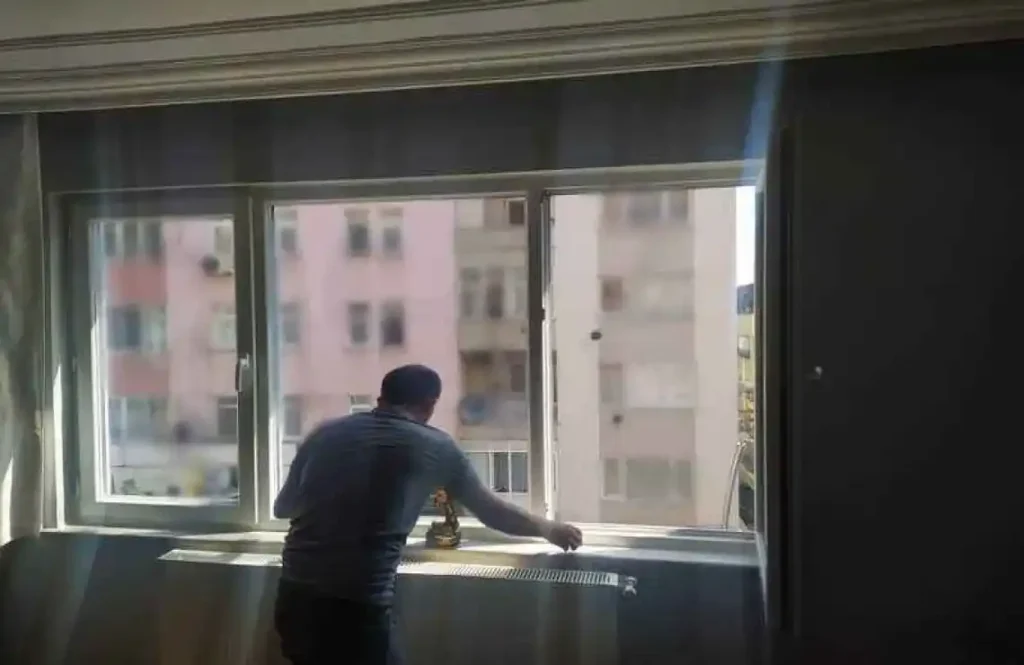 Çukurbağ PVC Pencere Kapı Sineklik Egepen PVC pencere, kapı ve sineklik montajı yapılan bina görünümü