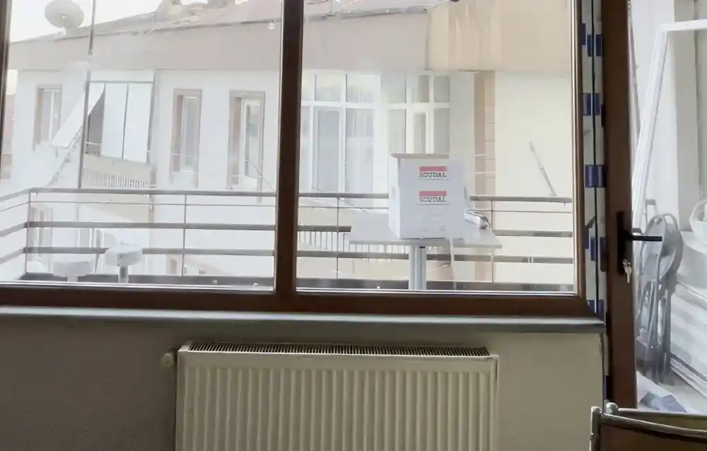 Kocaeli İzmit Fethiye Caddesi Pimapen montajımız. Kocaeli PEN tarafından bir daireye montajı yapılmış, ahşap görünümlü (altın meşe), yüksek yalıtımlı Egepen pimapen pencere ve balkon kapısı.