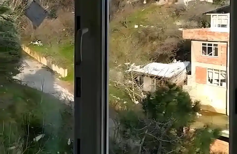 Kuruçeşme PVC Pencere projesi balkon için Egepen PVC pencere montajı yapılan bina görünümü