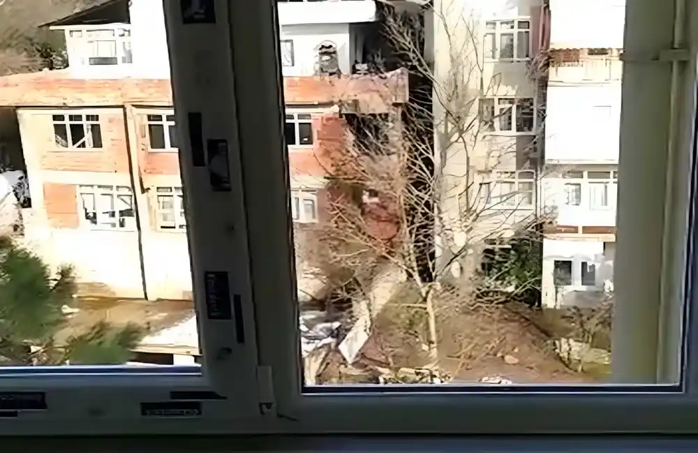 Kuruçeşme PVC Pencere projesi balkon için Egepen PVC pencere montajı yapılan bina görünümü